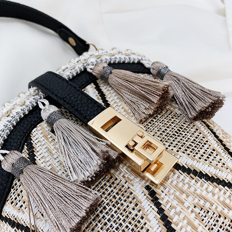 "Daryah" shell bucket bag