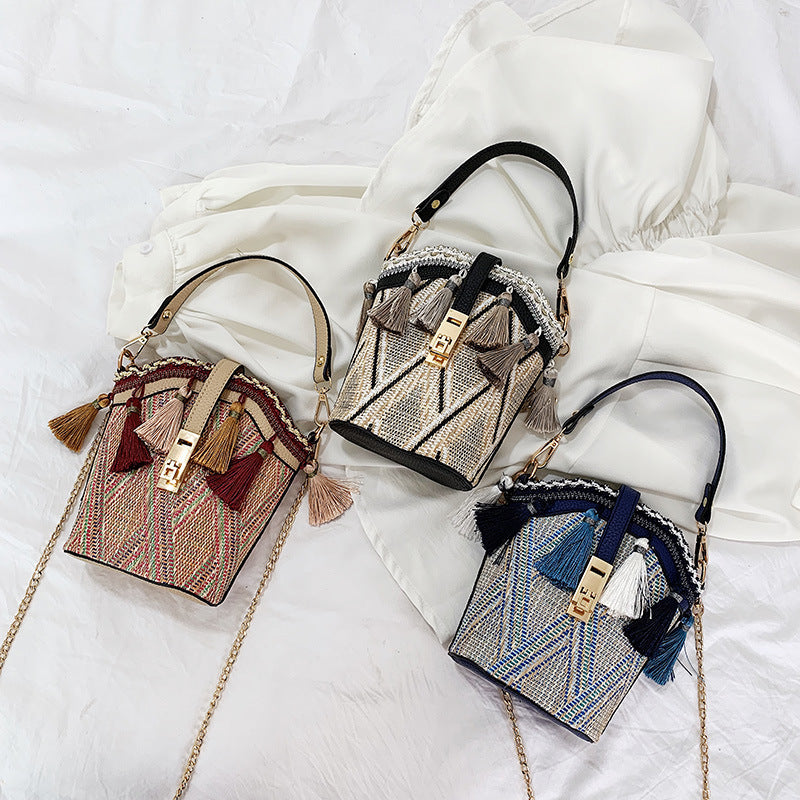 "Daryah" shell bucket bag